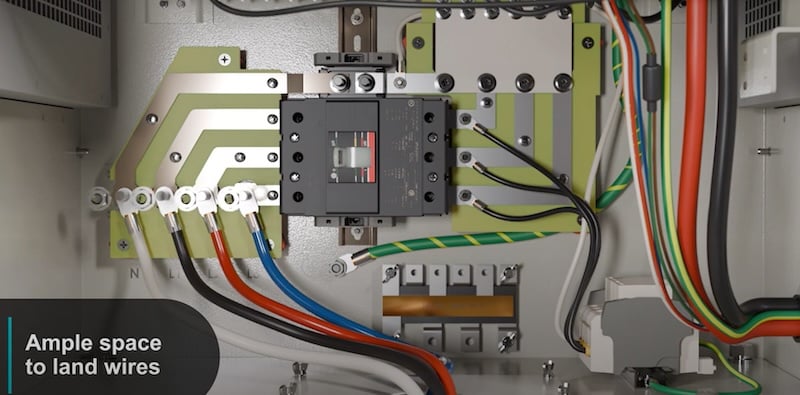 Barre omnibus configurable à l'intérieur du chargeur rapide Pii
