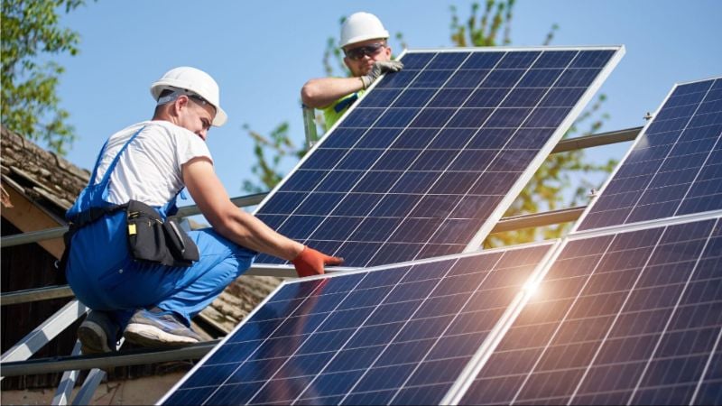 Installation de panneaux solaires