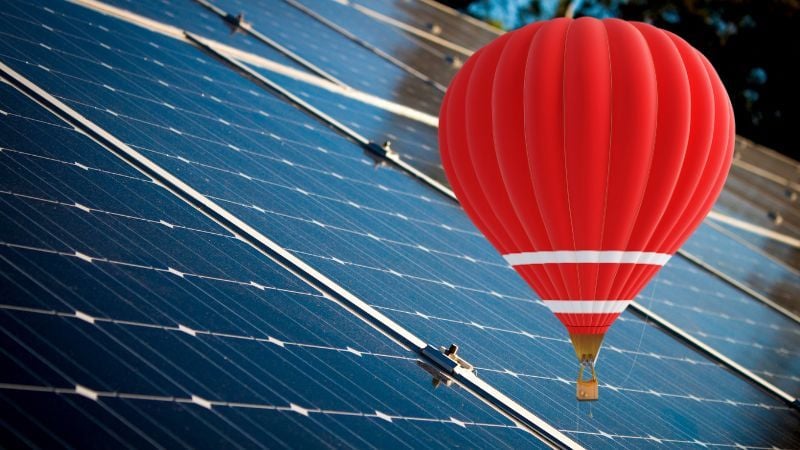 Comment un ballon équipé de panneaux solaires peut-il aider dans les situations d'urgence énergétique ?