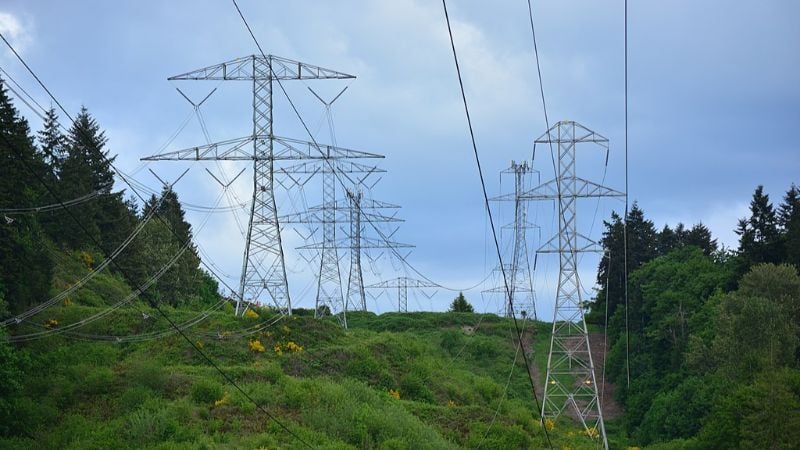 Lignes de transmission haute tension dans l'État de Washington.
